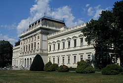 Graz University main-front.jpg